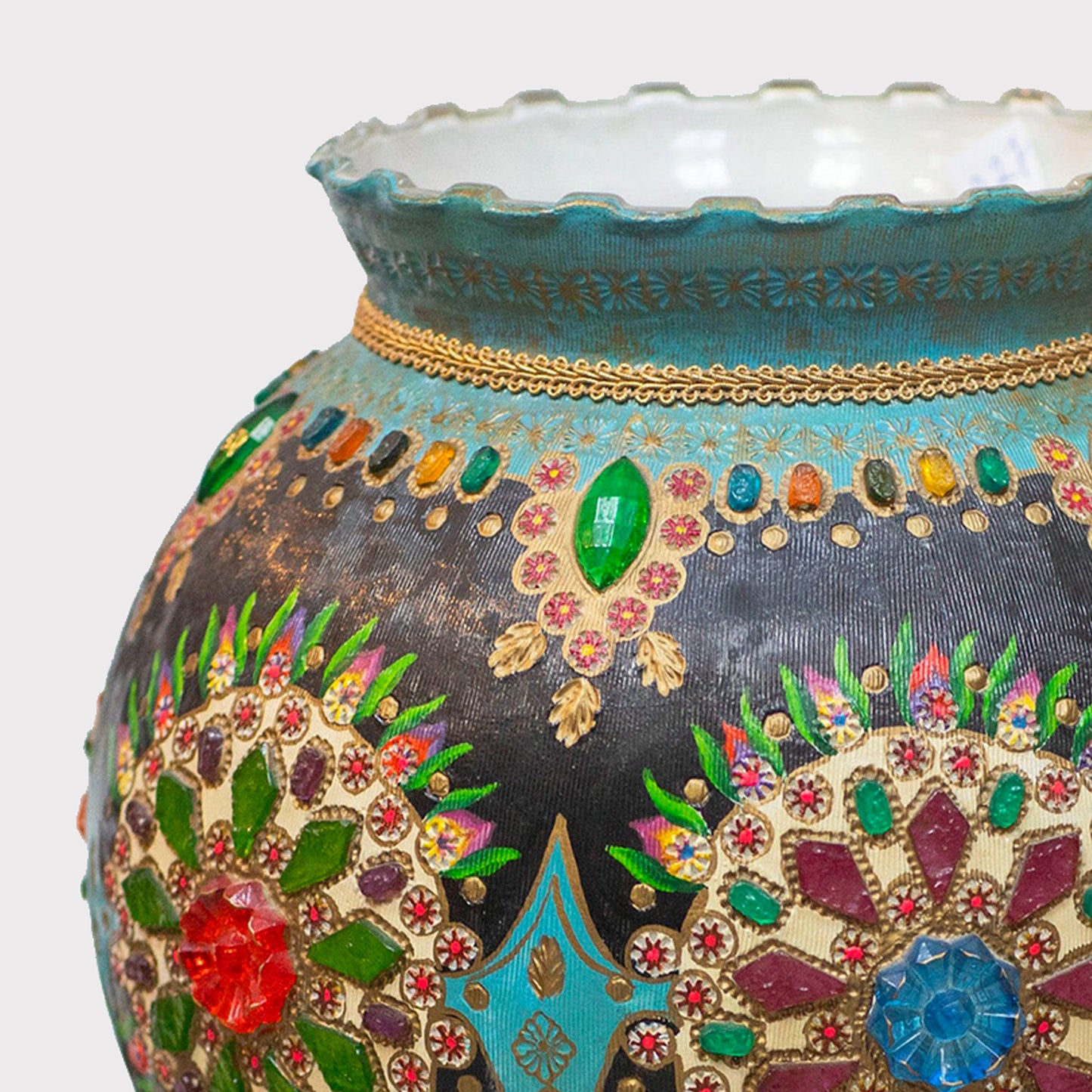 detail of rim of Colorful Bohemian Table Lamp with Metal Stand